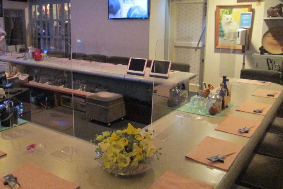 飲食店アクリルパーテーションの画像